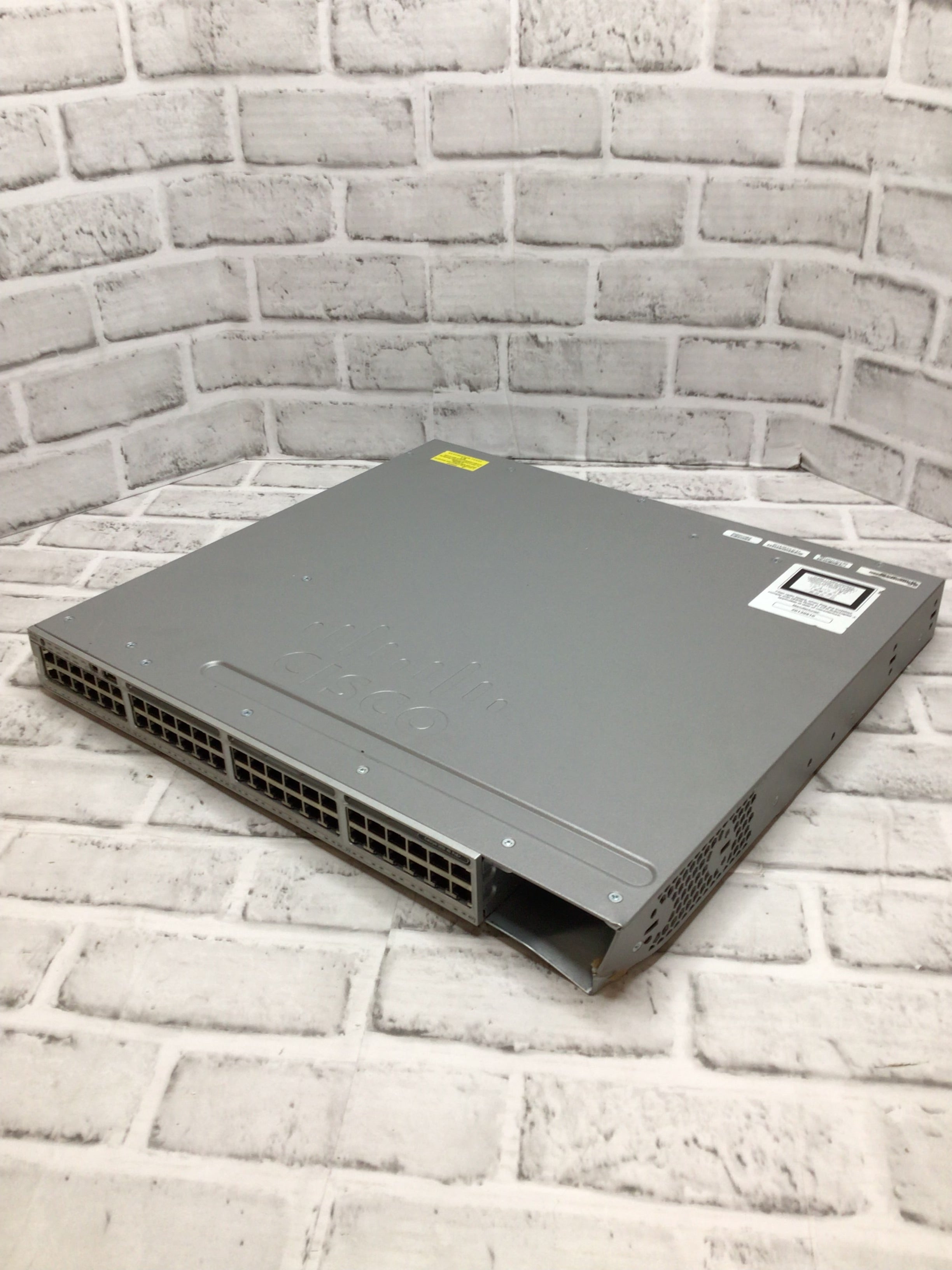 *FOR PARTS / NOT WORKING* Cisco Catalyst 3850 48-Port Gigabit POE Switch (8094750277870)